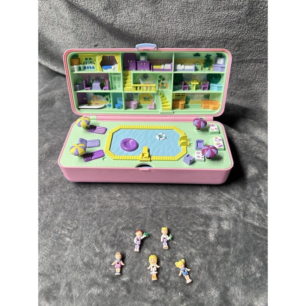 Vintage Bluebird Polly Pocket 1989 Pool Party Compact W Doll Figures